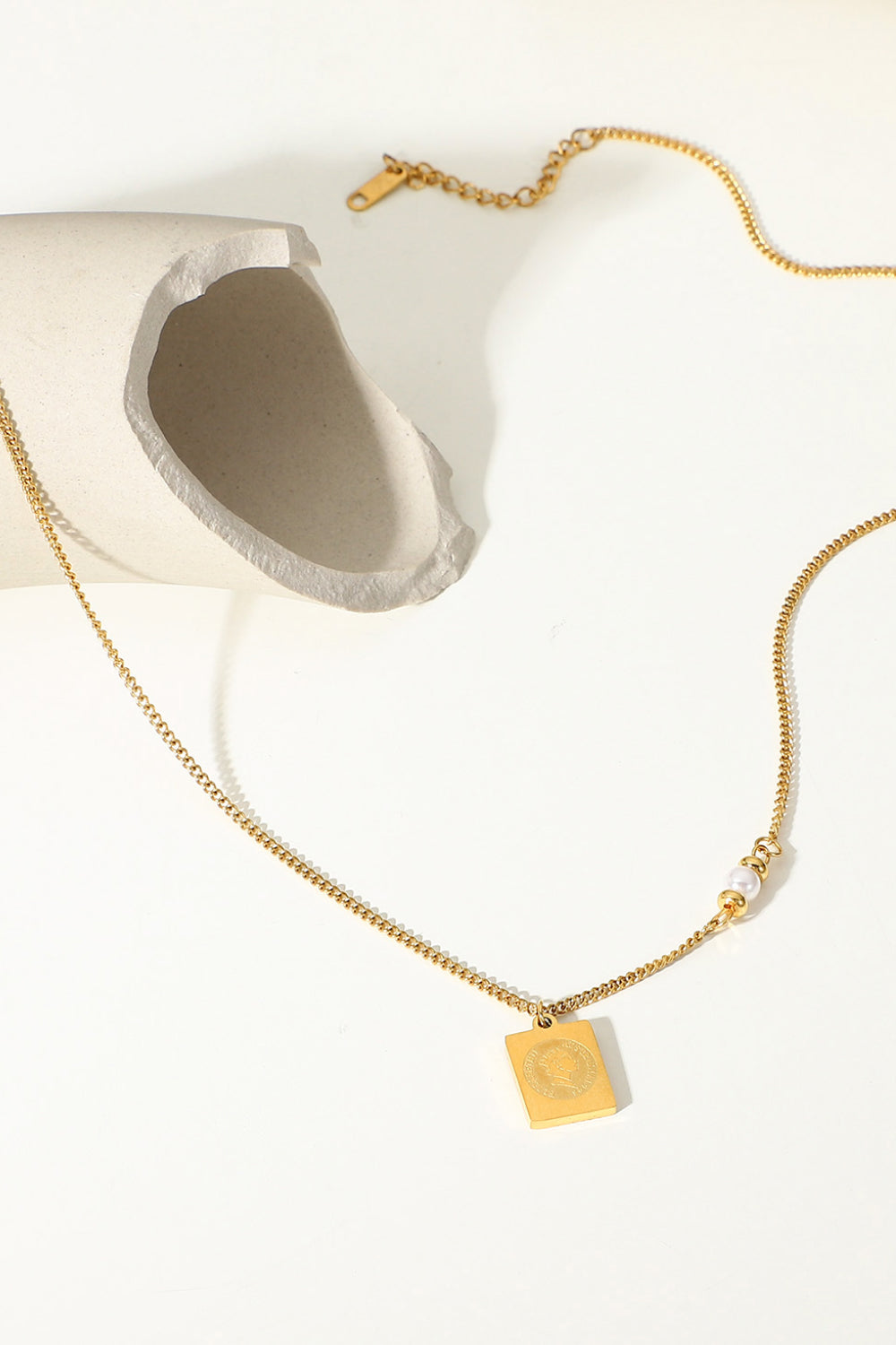 Geometric Pendant Chain Necklace