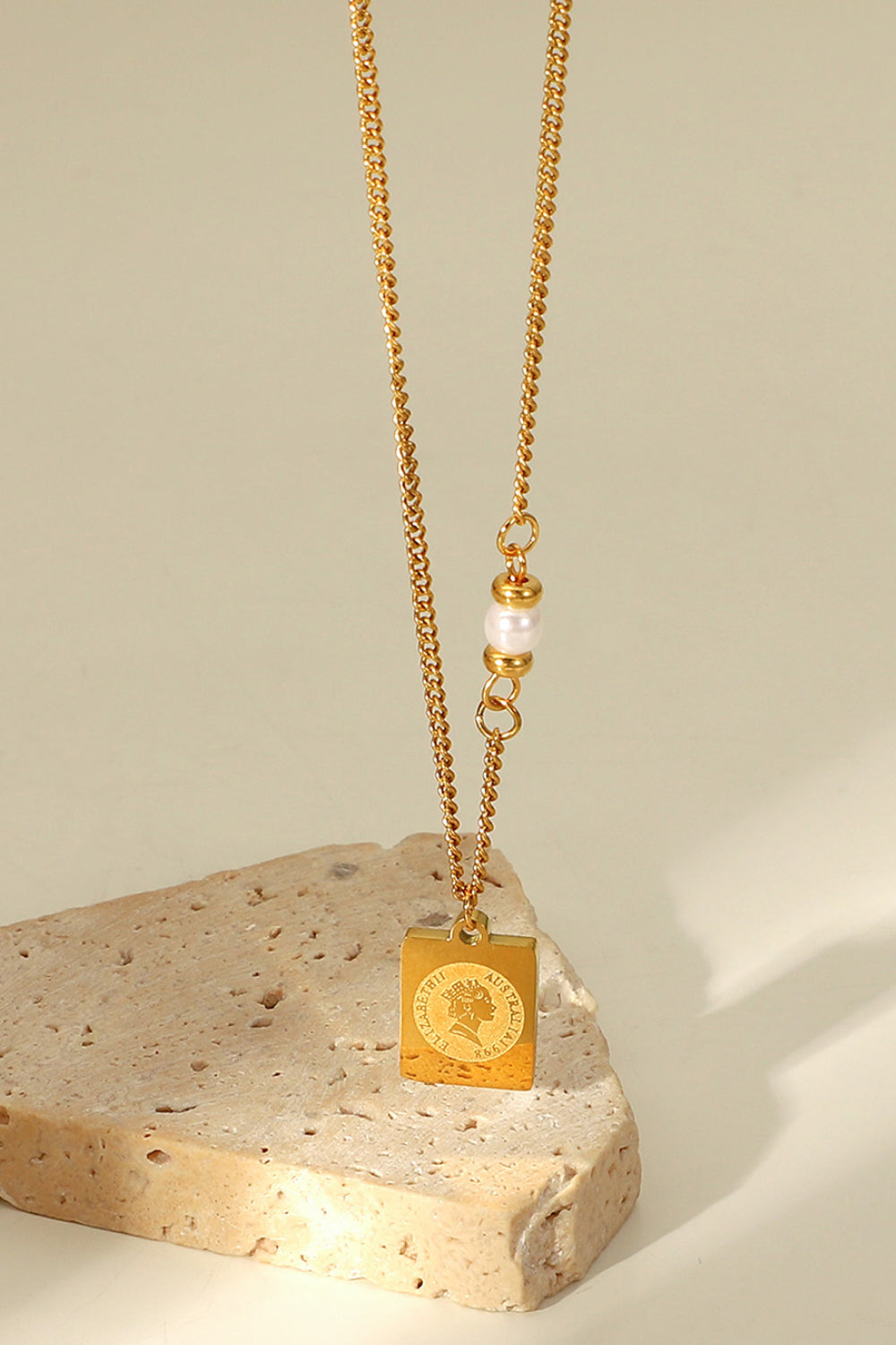 Geometric Pendant Chain Necklace