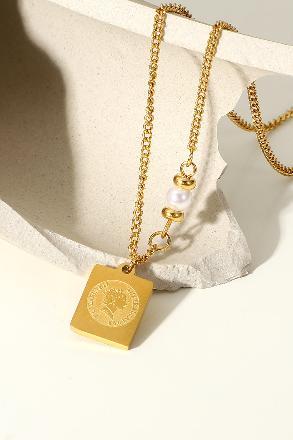 Geometric Pendant Chain Necklace