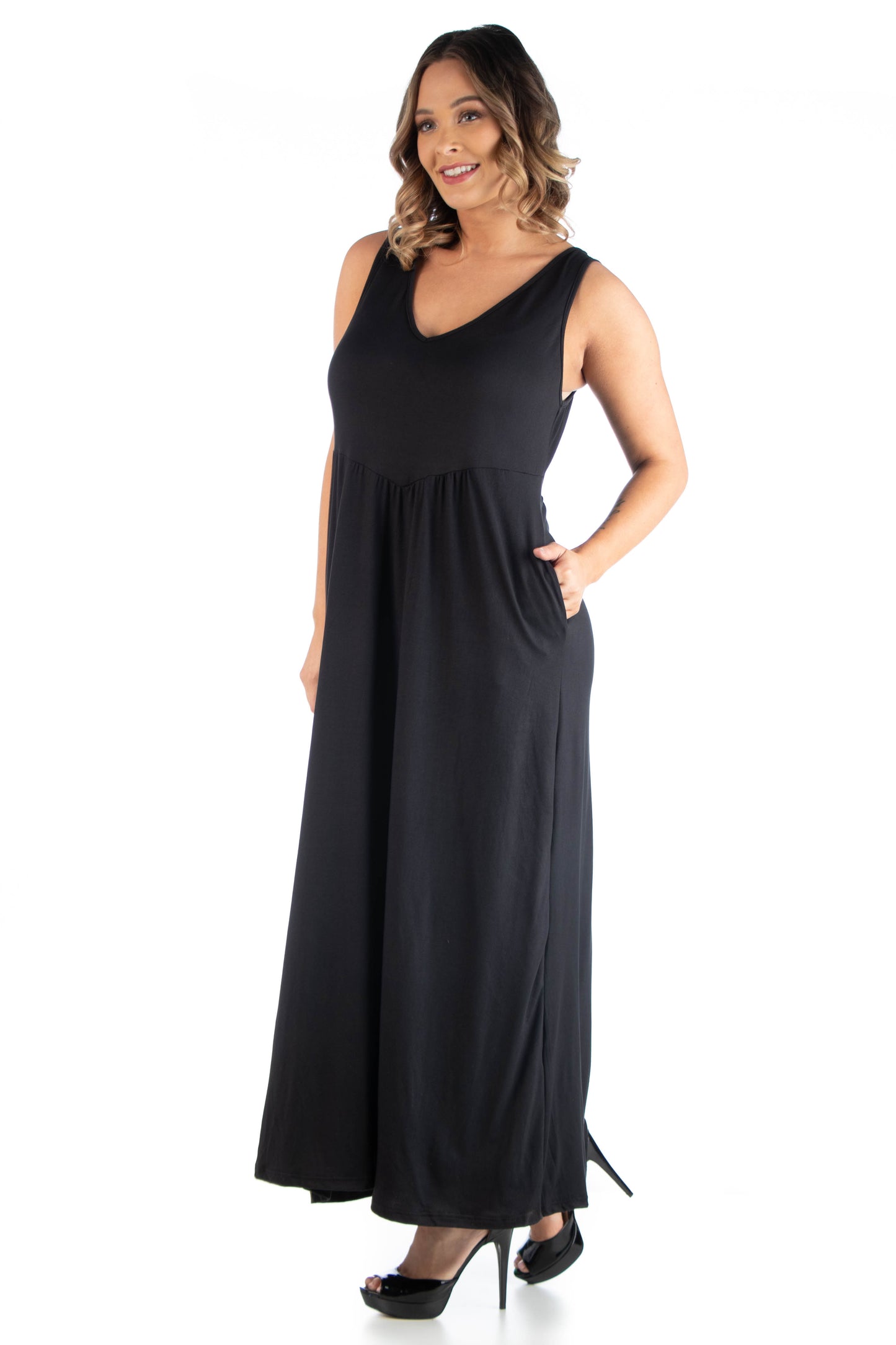 Womens Curvy Black Maxi Sleeveless Dress with Pockets